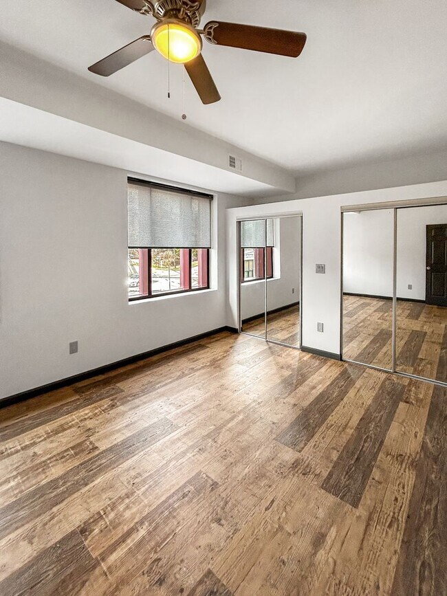 Building Photo - 101 E Lincoln Ave