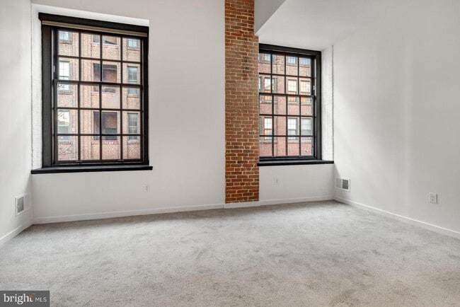 Building Photo - 303 Vine St