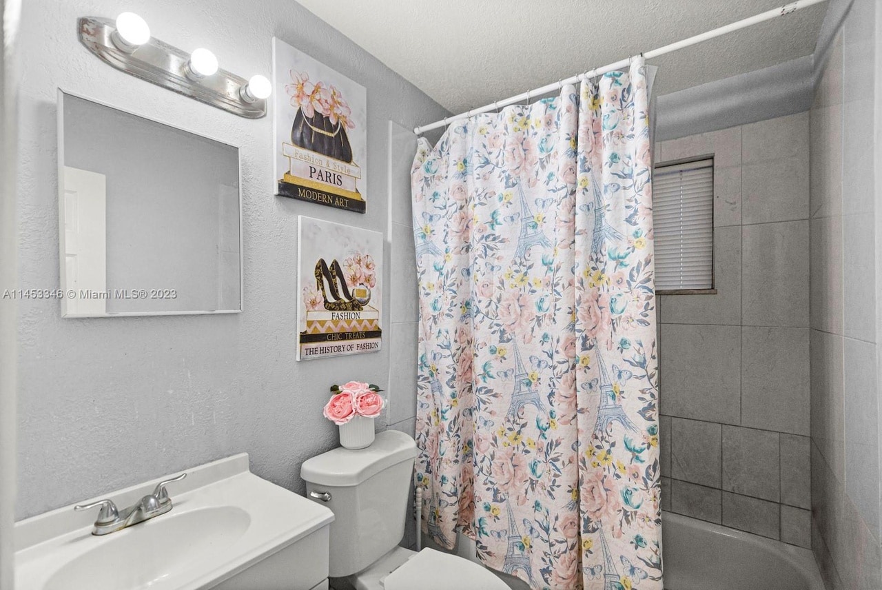 Bathroom - 156 W 14th St
