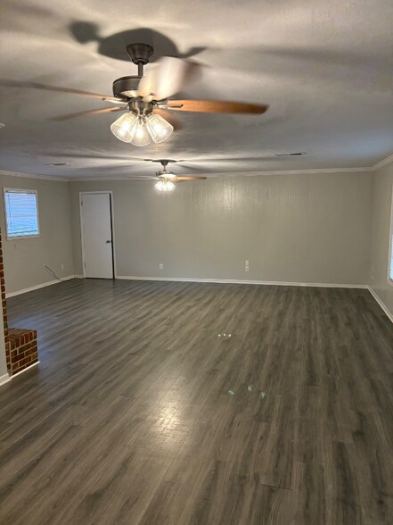 Building Photo - 103 Aurora Dr