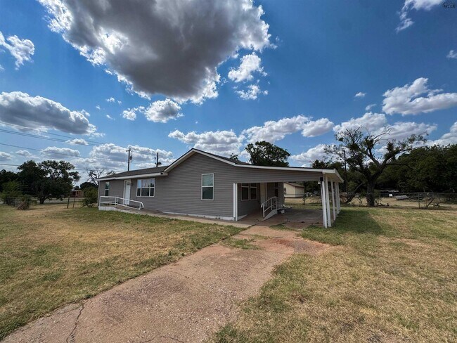 Building Photo - 406 2nd St