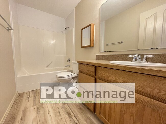 Building Photo - 2592 Prospect Dr