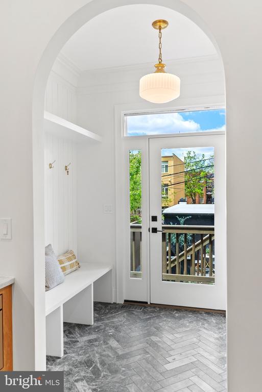 Building Photo - 2460 Ontario Rd NW