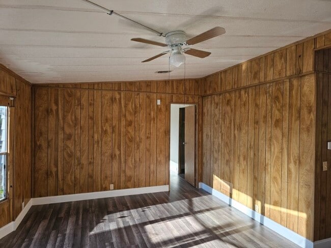 Building Photo - 7566 Peyraud Dr