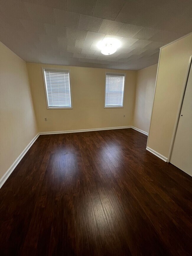 Building Photo - Modern 2 Bed. w/ additional office/small 3rd bedroom Passyunk Square Home w/ W/D, Central Air and...