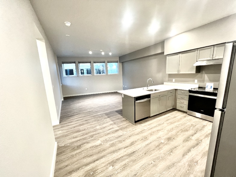 Building Photo - 2330 Yakima Ct