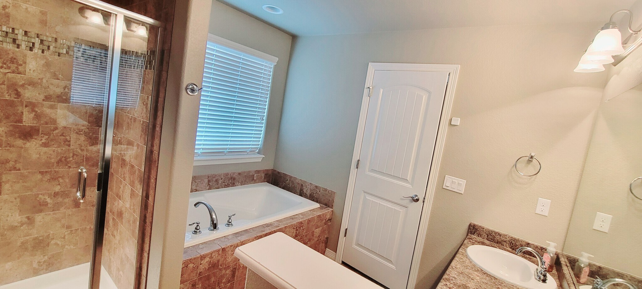 Building Photo - 6729 Kearsarge Dr