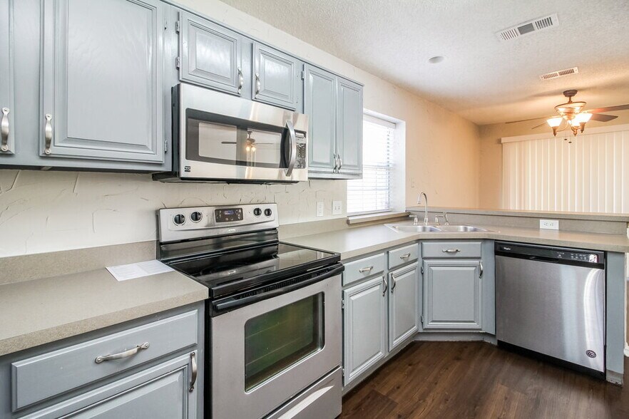 Building Photo - 3229 Kathy Ln