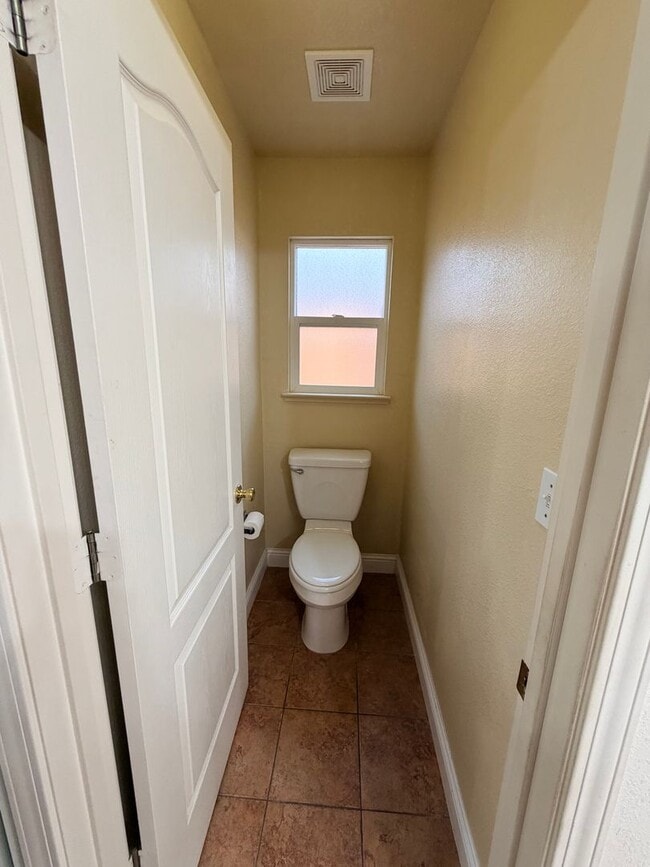 Building Photo - 710 Foothill St