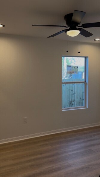 Building Photo - 1246 W Thompson Pl