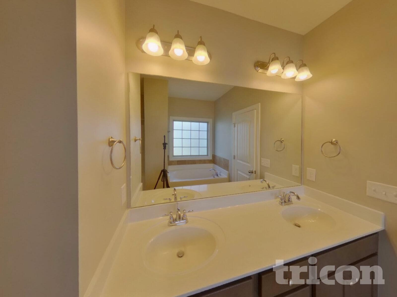 Building Photo - 5105 Cloverhill Dr