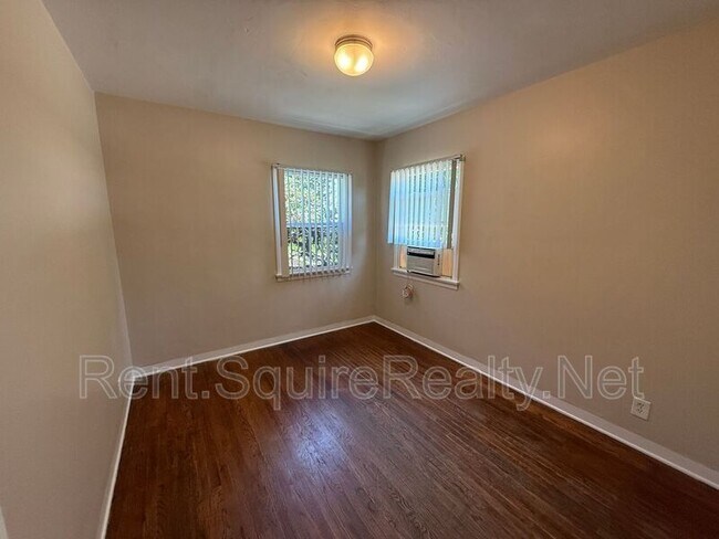 Building Photo - 901 N San Gabriel Ave