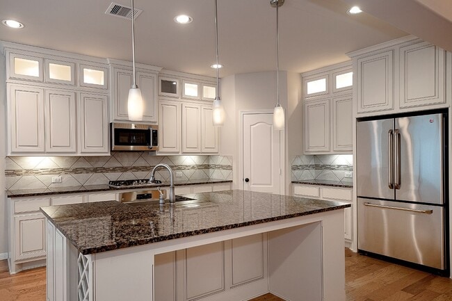 Building Photo - 8858 Van Allen Dr