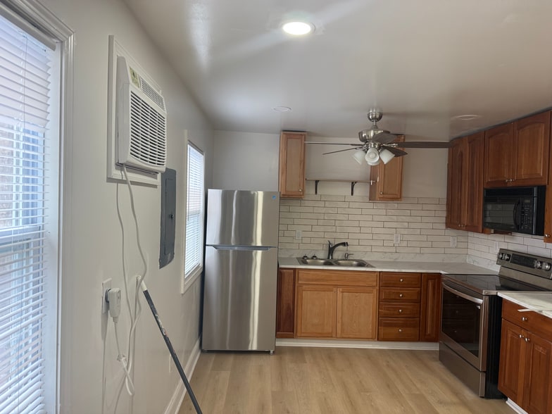 Building Photo - 922 Hastings St