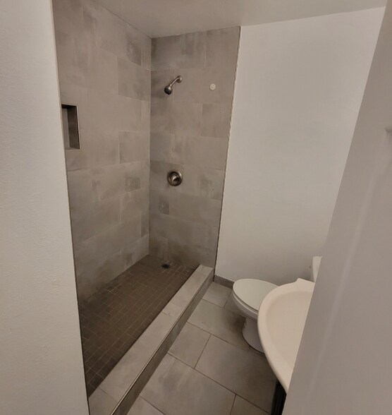 Building Photo - 2864 Fordham St