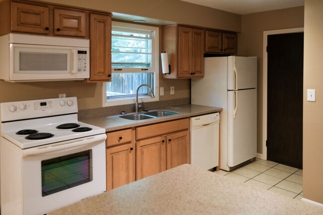 Building Photo - Must See Ranch Single Family Home