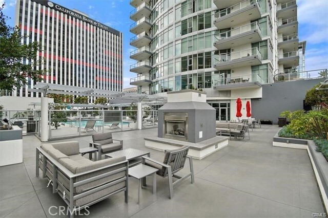 Building Photo - 411 W Seaside Way