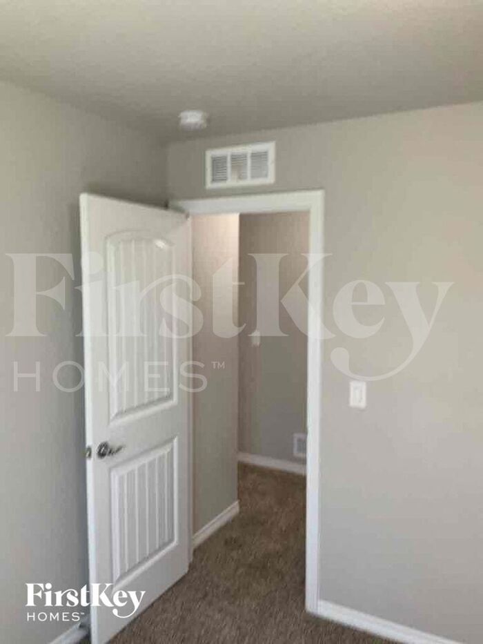 Building Photo - 11036 Rockcastle Dr