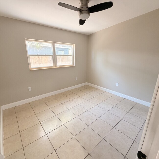 Building Photo - 2245 17th Ave S