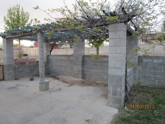 Building Photo - Rio Rancho 3-4 BR 1915 SF 2B 2CG