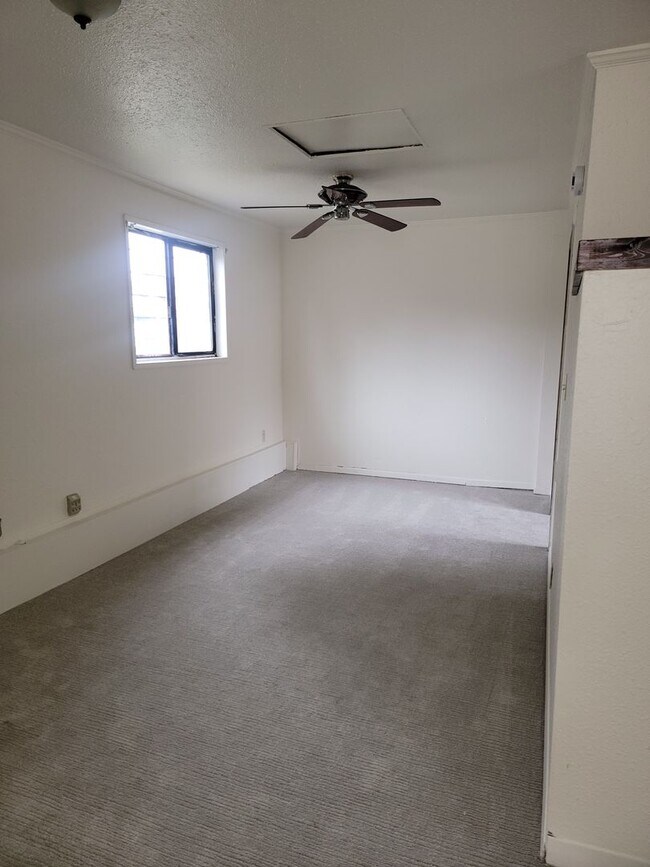 Building Photo - 4819 1/2-6645 1/2 S Fife St