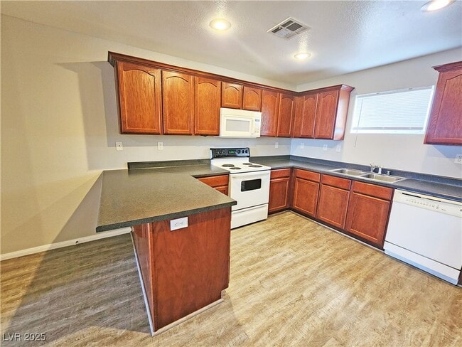 Building Photo - 200 S Mount Charleston Dr E
