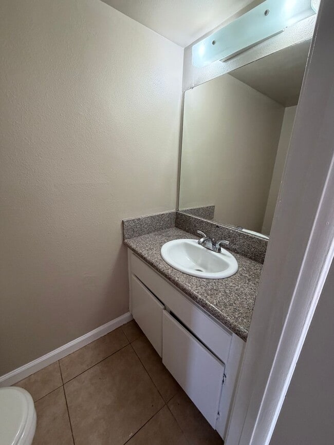 Building Photo - Camarillo Street