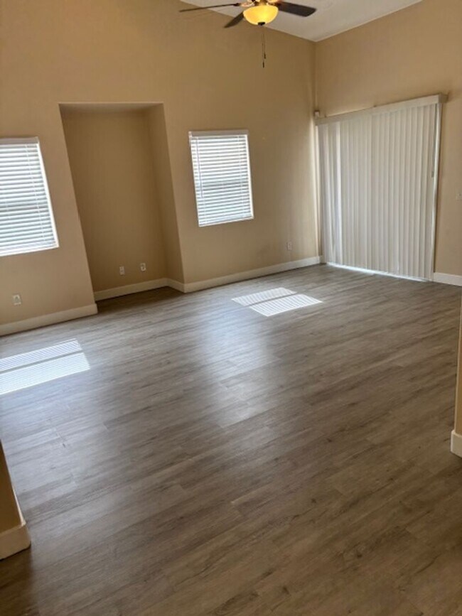 Building Photo - BEAUTIFUL SPACIOUS TOP FLOOR 2 BEDROOM & 2 FULL BATHROOM CONDO IN THE SOUTHWEST