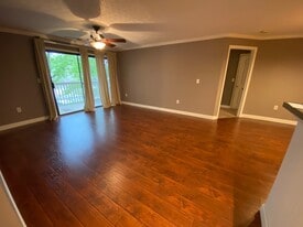 Building Photo - 6729 Meadow Creek Dr