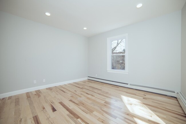 Building Photo - 10 Duffley Ct