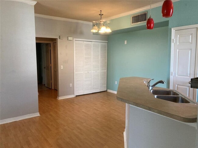 Building Photo - 5541 Rosehill Rd