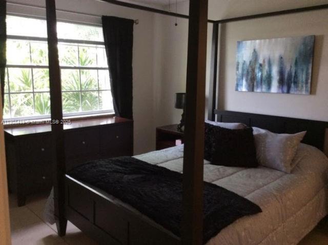 Building Photo - 653 Waterside Dr