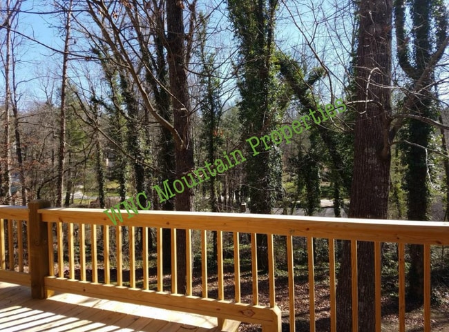 Building Photo - 374 Royal Pines Dr