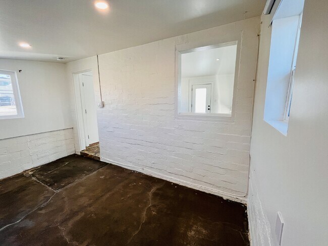 Building Photo - Adorable Studio Cabin near Joshua Tree Town Center