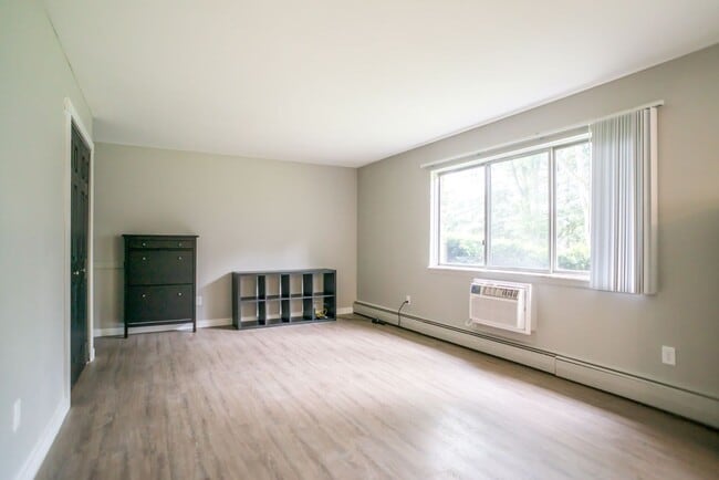 Building Photo - 2157 Decker Rd