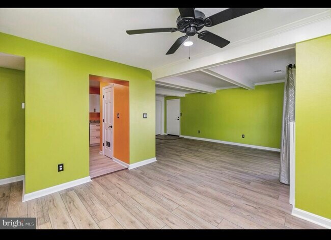 Building Photo - 5 Warren Lodge Ct