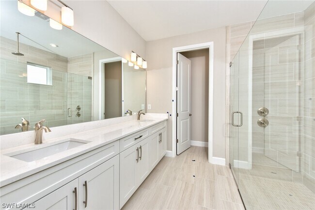 Building Photo - 2091 Grove Dr