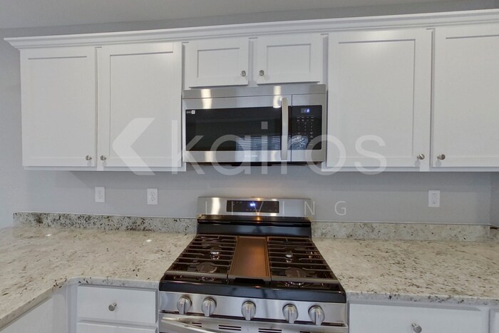 Building Photo - 394 Angela St