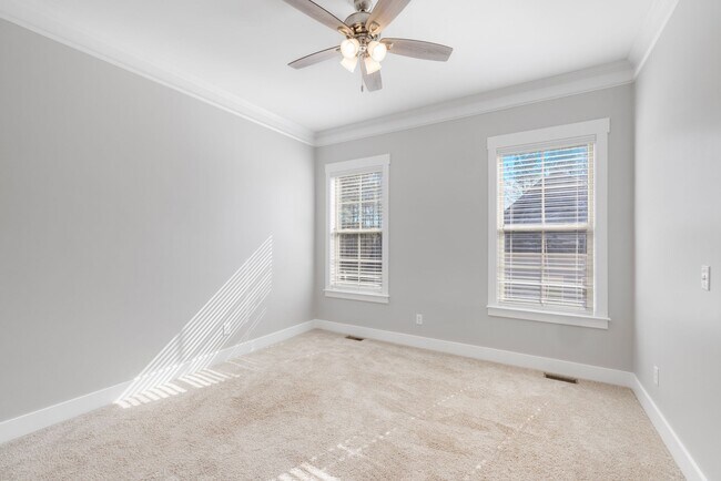 Building Photo - 704 Kenway Loop