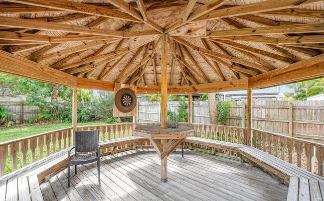 Building Photo - 211 Circle Dr