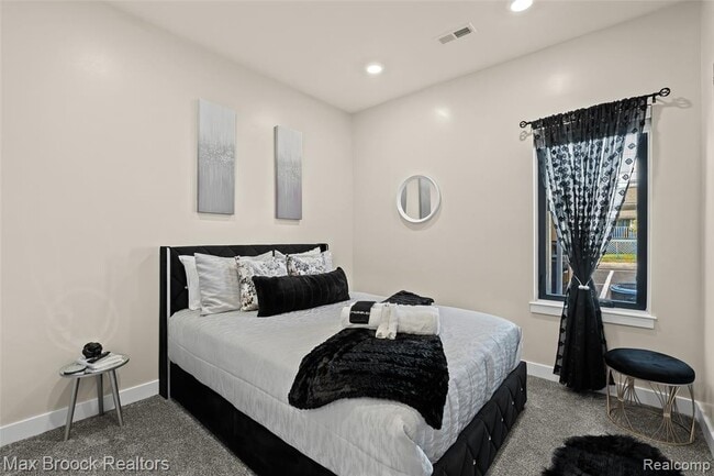 Building Photo - 105 Laurel Ct