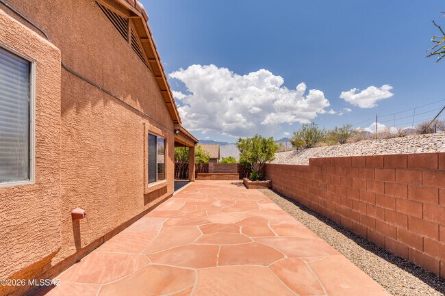 Building Photo - 677 W Pizzicato Ln