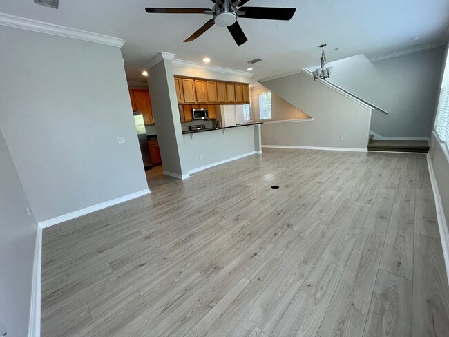 Building Photo - Private Townhouse in Heart of South Tampa