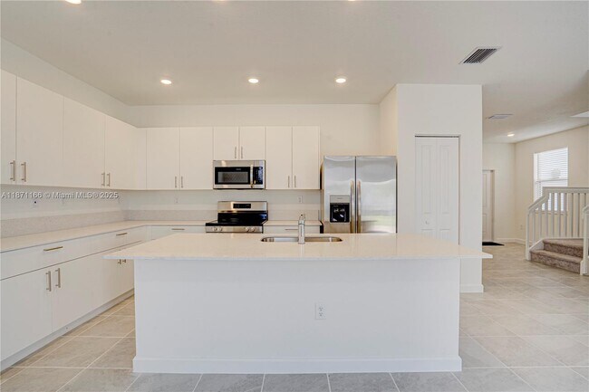Building Photo - 2671 SE 24th Dr