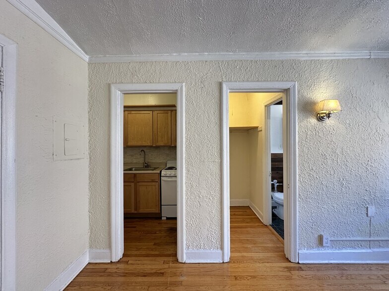 Building Photo - 535 W Arlington Pl
