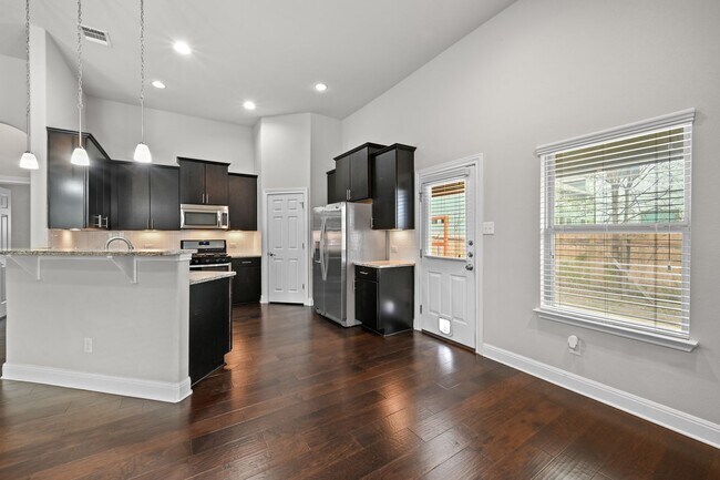 Building Photo - 1805 Morts Pl