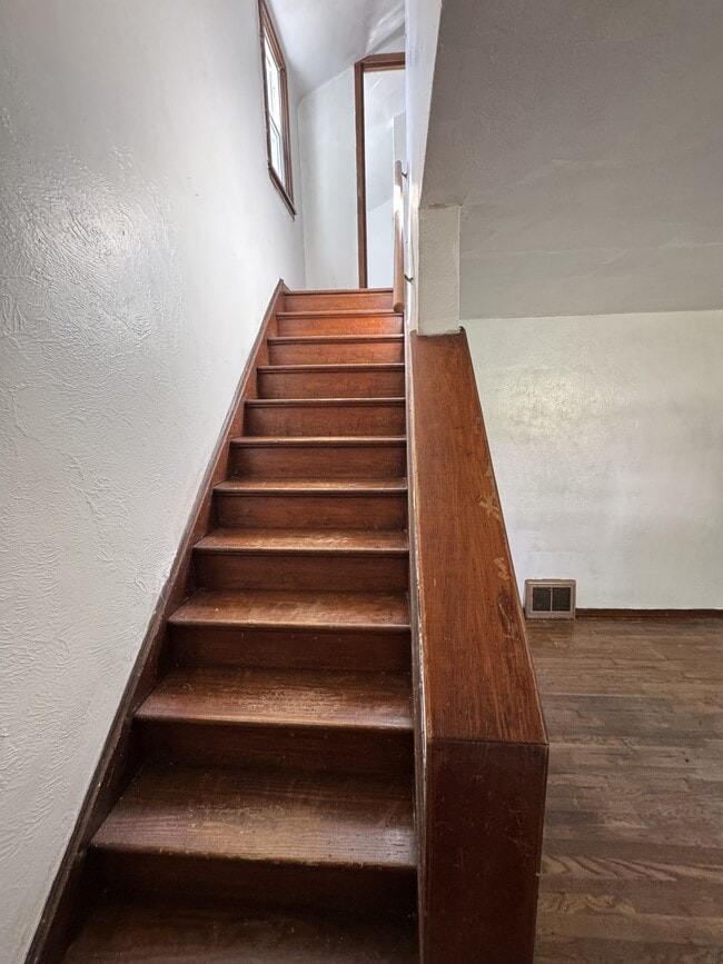 Building Photo - 1226 Cloverfield Dr