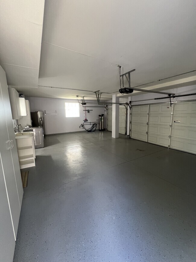Building Photo - 42251 Harwick Ln