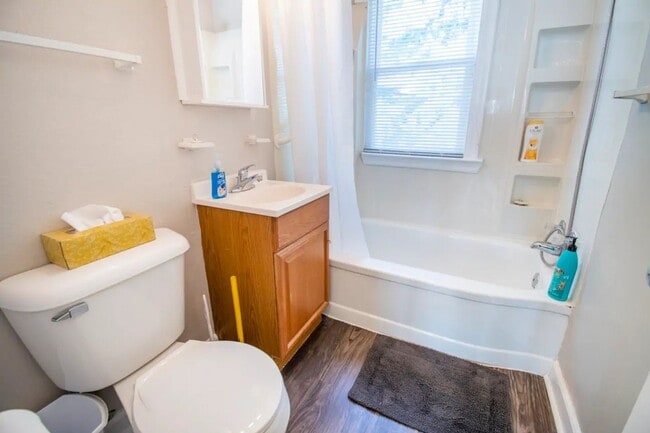 Building Photo - Holiday Special! Midtown 1BR – $795/mo – Pet Friendly