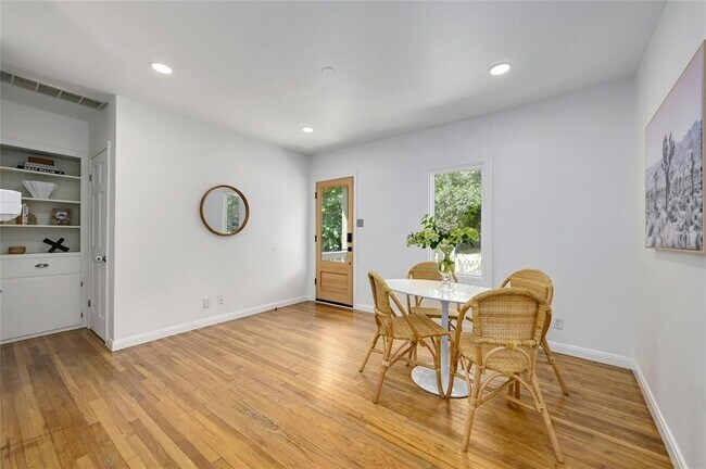 Building Photo - 406 W 55th St